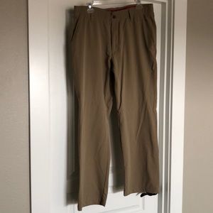 Men’s Under Armour khaki pants